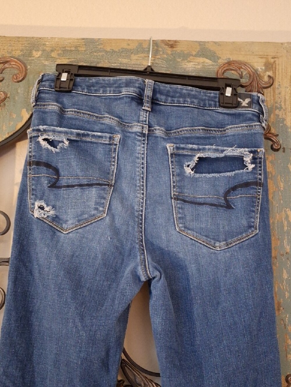 American Eagle Outfitters Blue Ripped Skinny Jeans. Size 8 - Picture 5 of 7
